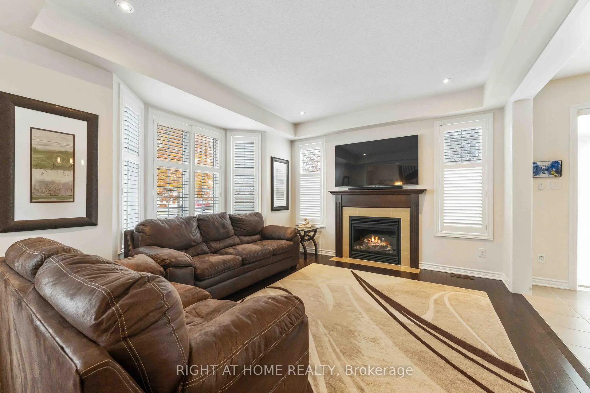 Photo 5 of 369 Autumnfield Street, Ottawa, Kanata - Emerald Meadows/Trailwest — HOMEH