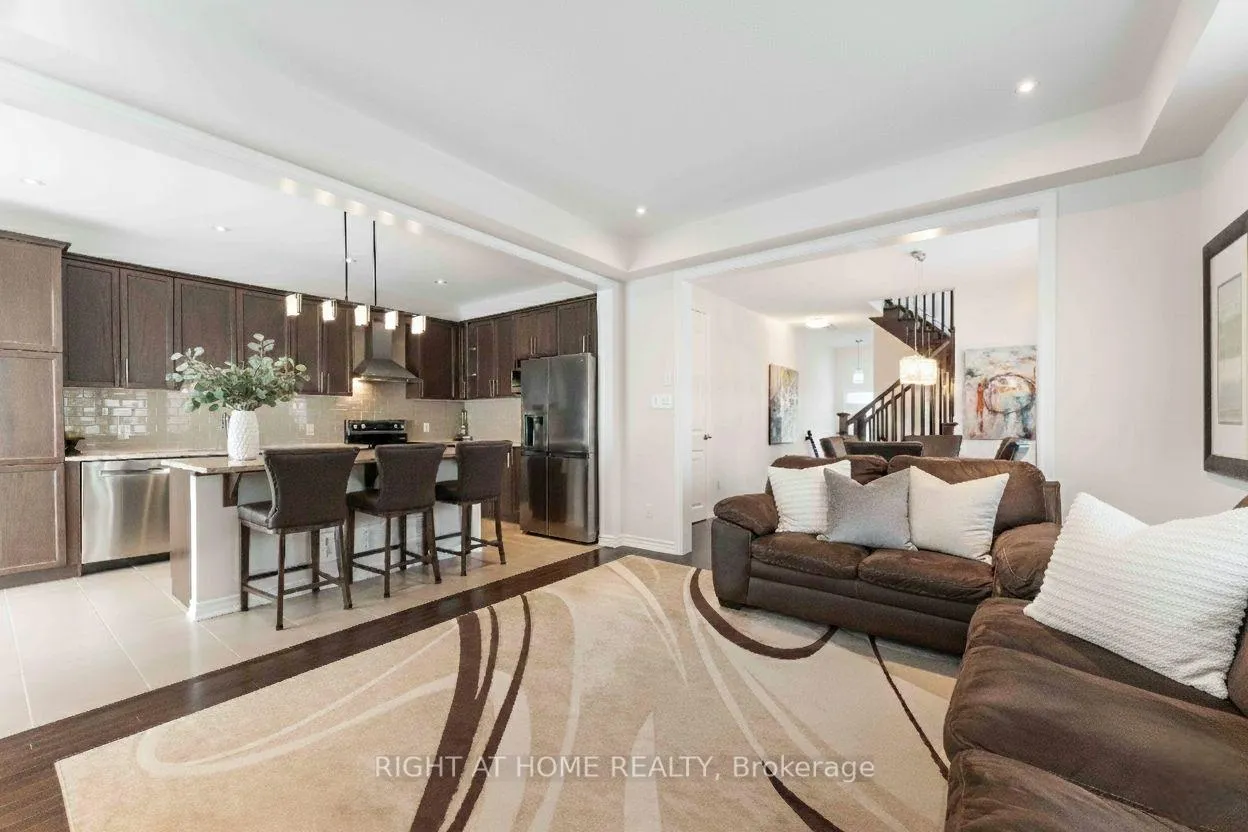 Photo 6 of 369 Autumnfield Street, Ottawa, Kanata - Emerald Meadows/Trailwest — HOMEH