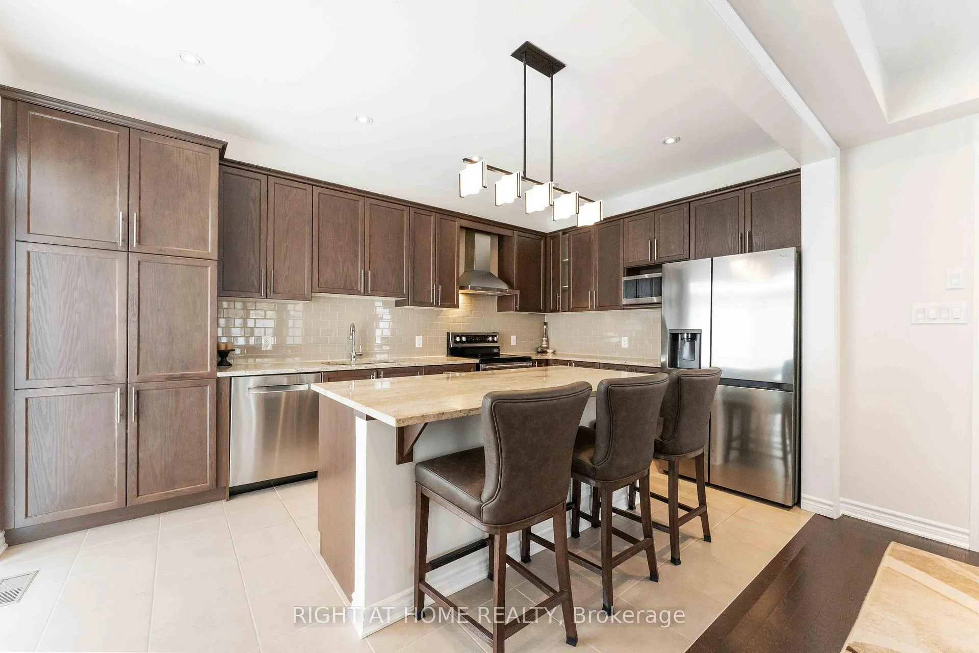 Photo 12 of 369 Autumnfield Street, Ottawa, Kanata - Emerald Meadows/Trailwest — HOMEH