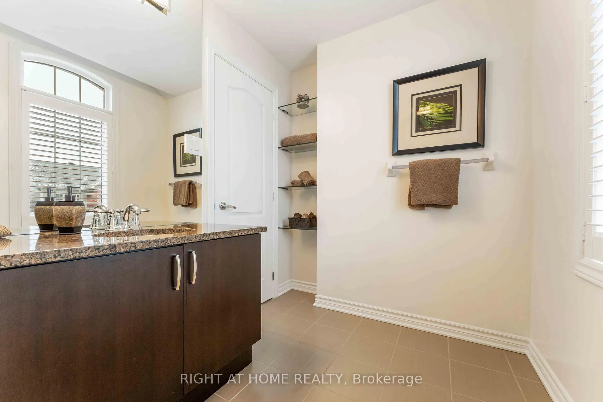 Photo 18 of 369 Autumnfield Street, Ottawa, Kanata - Emerald Meadows/Trailwest — HOMEH