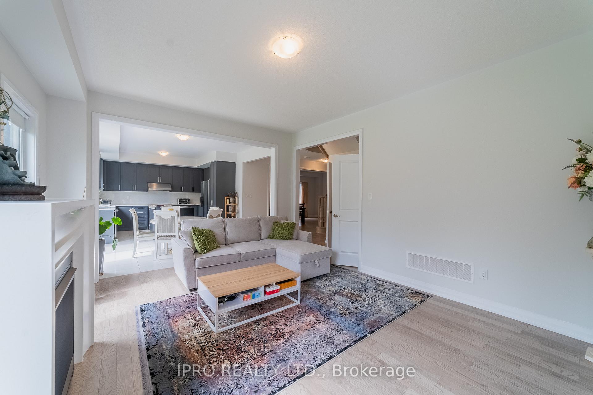 Photo 11 of 1044 Hardy Way, Innisfil, Lefroy — HOMEH