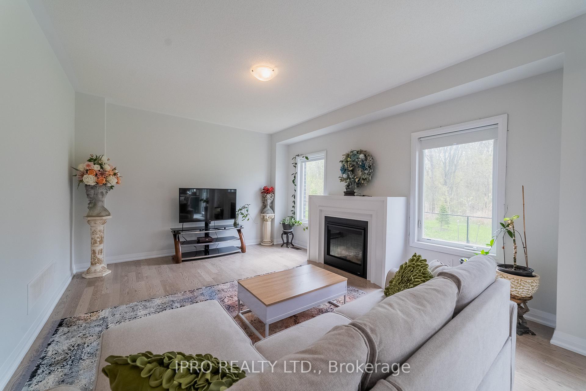 Photo 12 of 1044 Hardy Way, Innisfil, Lefroy — HOMEH