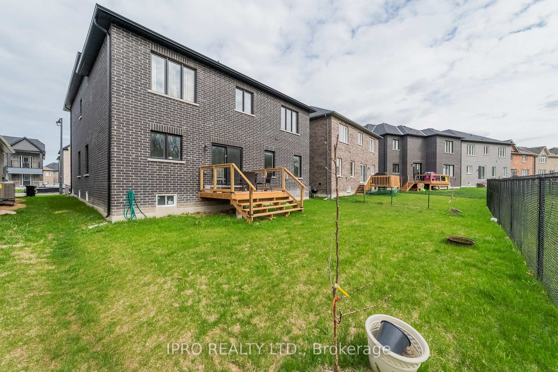 Photo 40 of 1044 Hardy Way, Innisfil, Lefroy — HOMEH