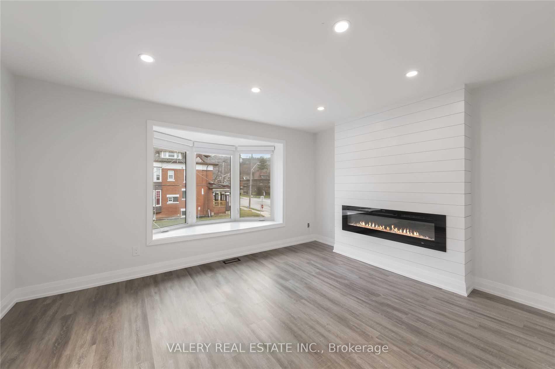 Photo 8 of Unit 2, 5 Maplewood Avenue, Hamilton, St. Clair — HOMEH