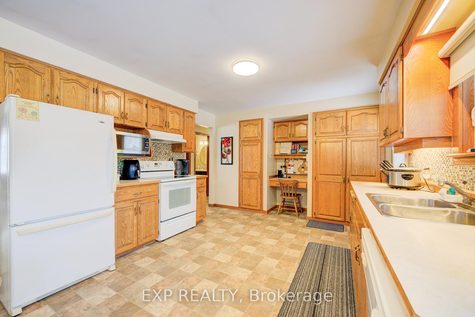 Photo 11 of 7134 Wellington Rd 11, Mapleton, Rural Mapleton — HOMEH