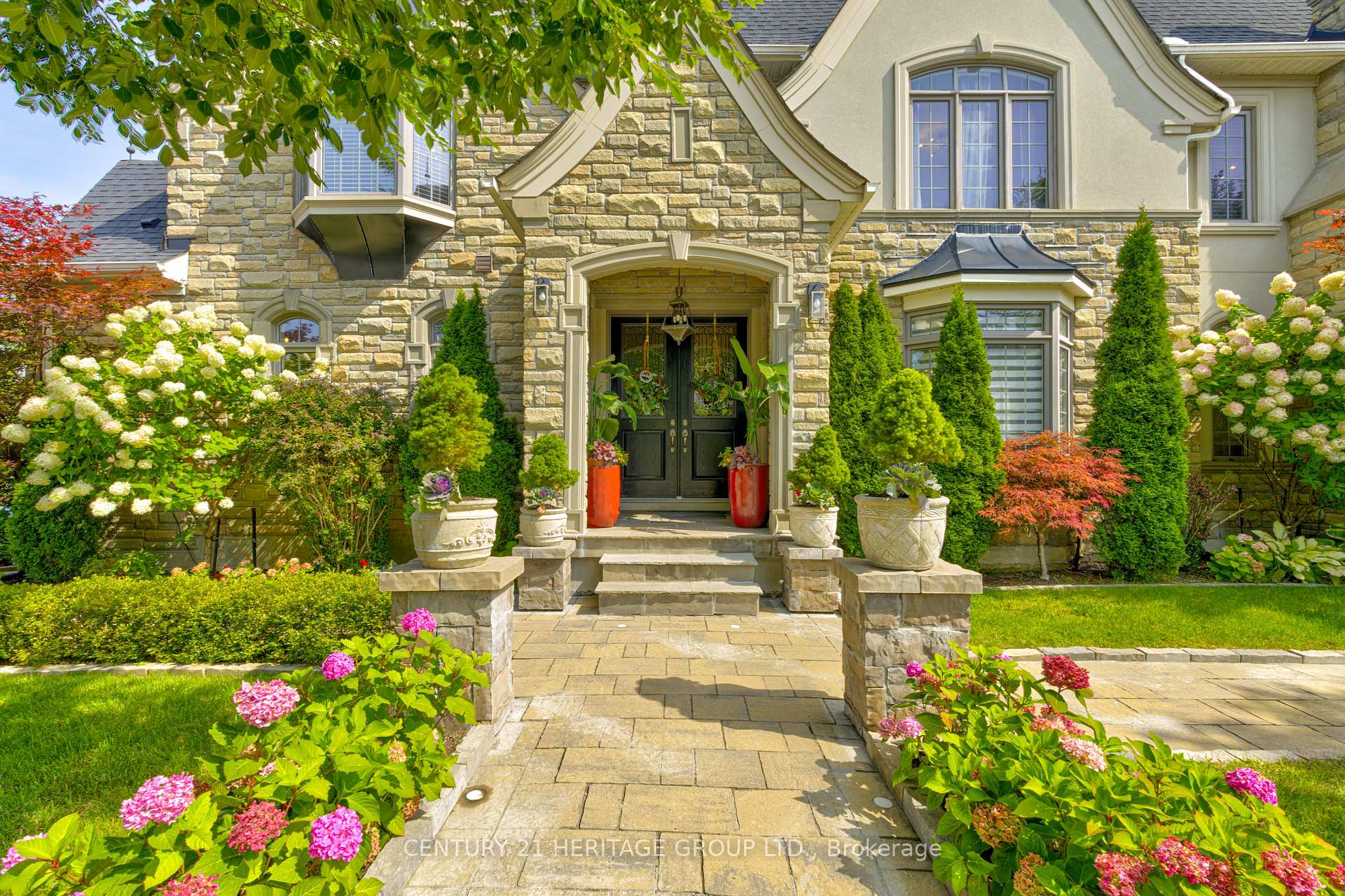 Photo 2 of 57 Robert Berry Crescent, King, King City — HOMEH