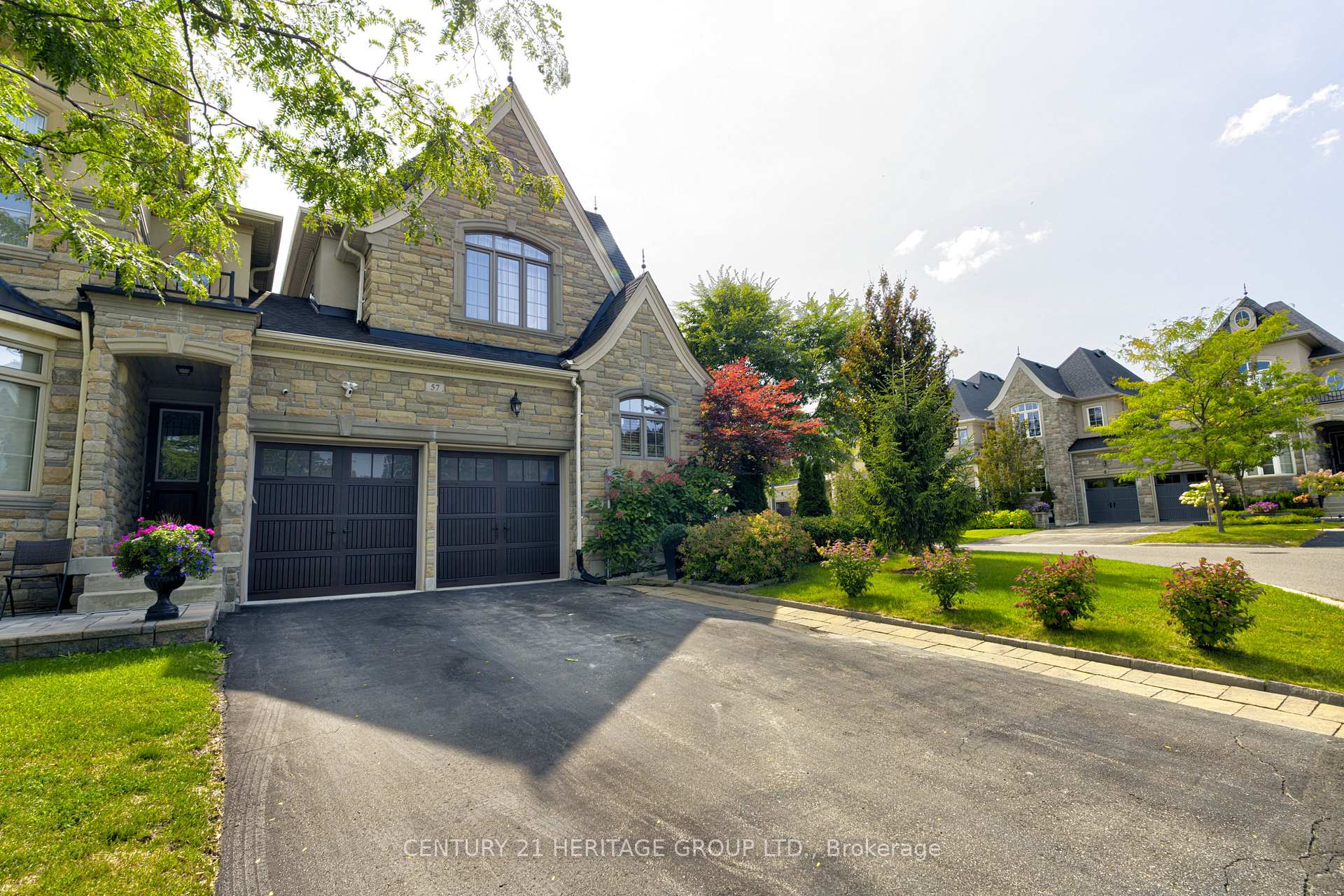 Photo 3 of 57 Robert Berry Crescent, King, King City — HOMEH