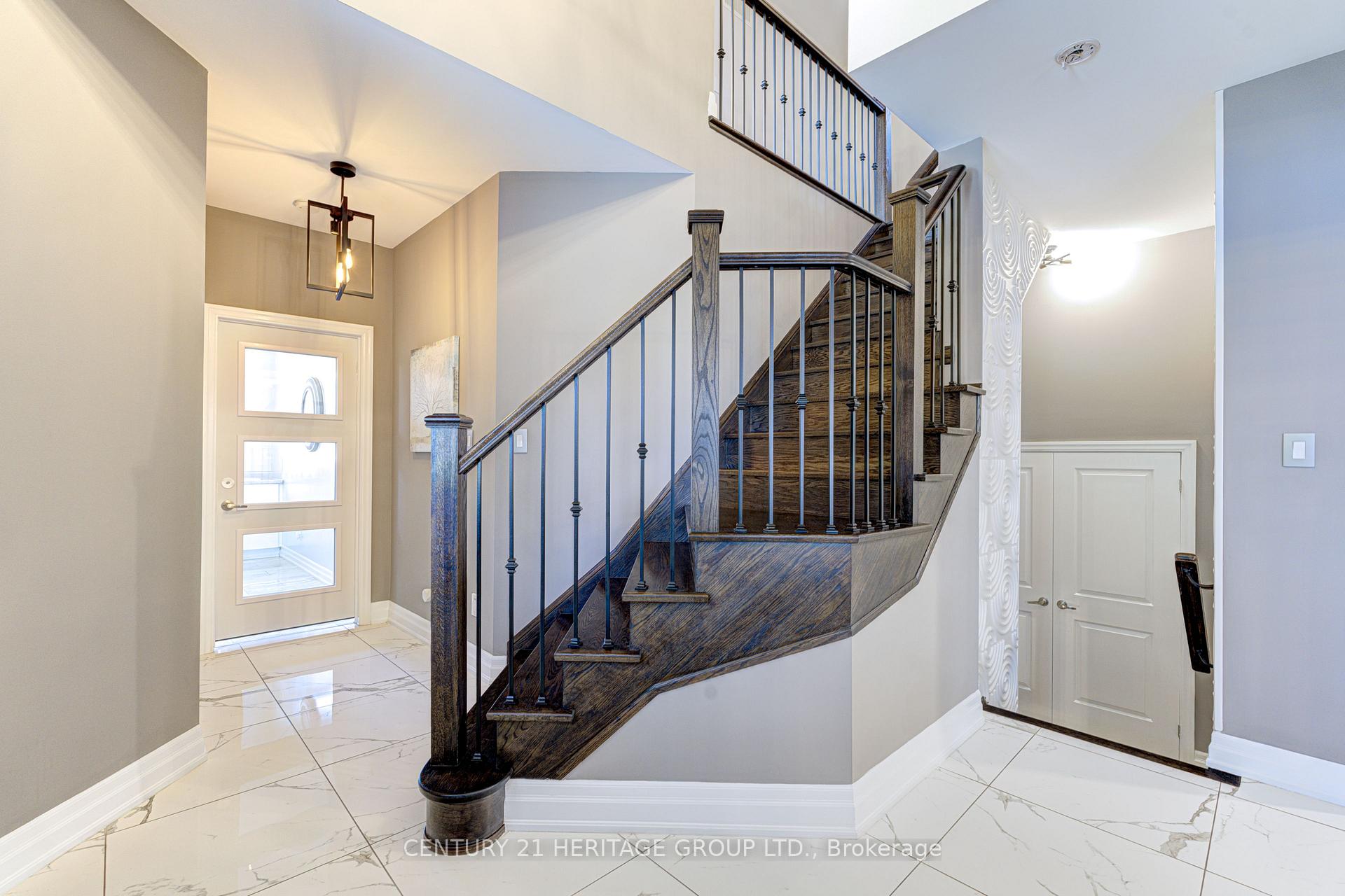 Photo 5 of 57 Robert Berry Crescent, King, King City — HOMEH