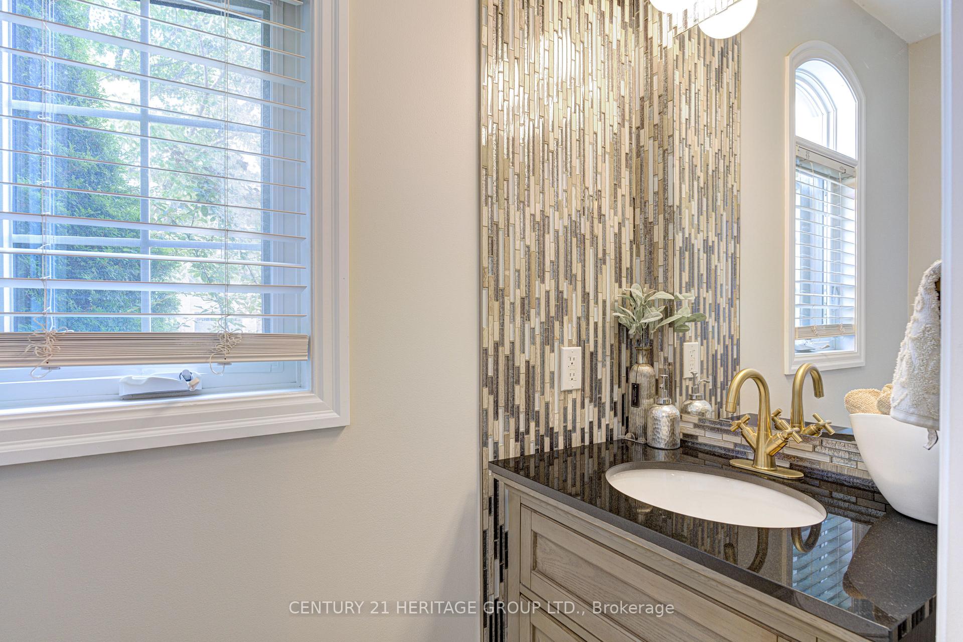 Photo 13 of 57 Robert Berry Crescent, King, King City — HOMEH