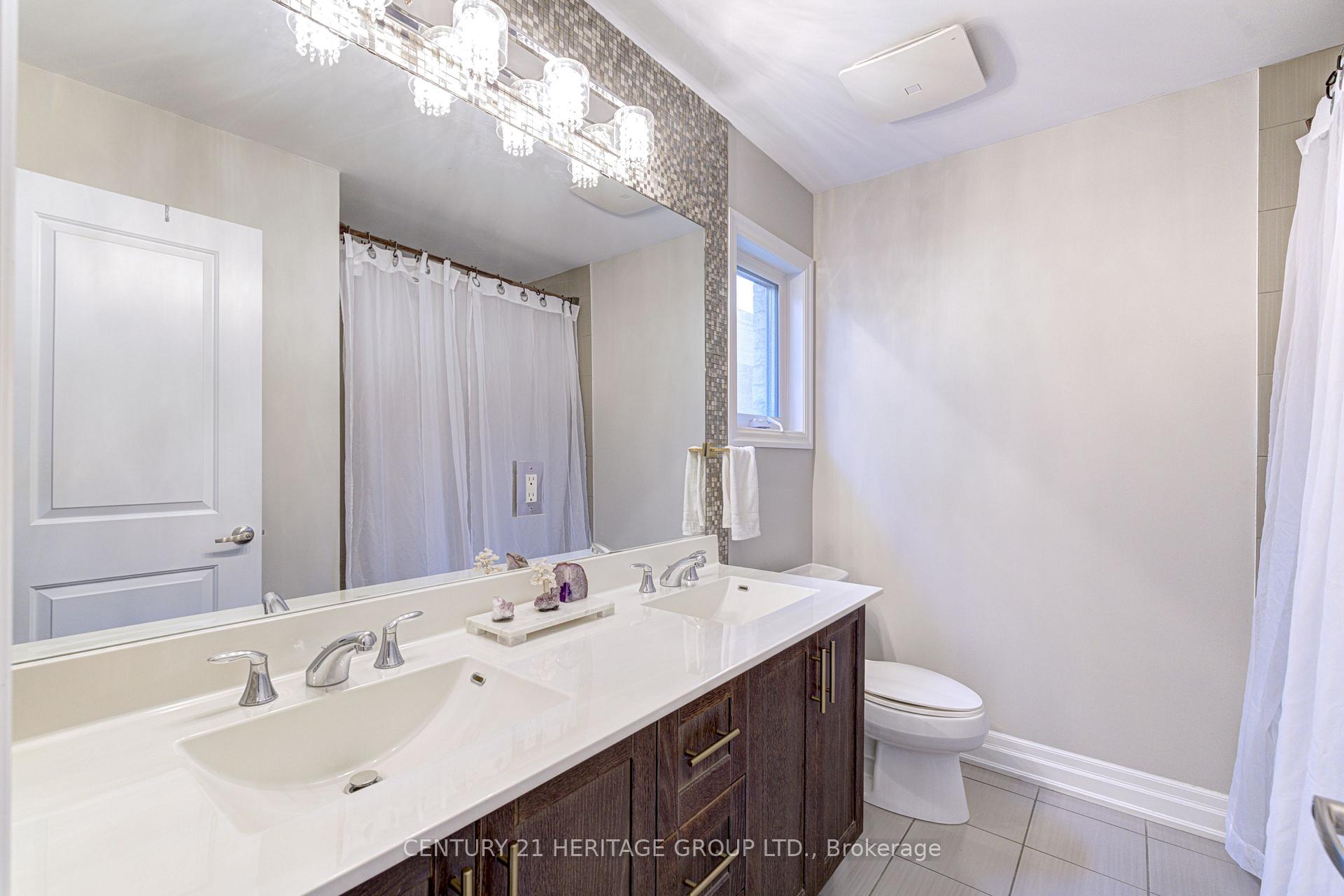 Photo 18 of 57 Robert Berry Crescent, King, King City — HOMEH