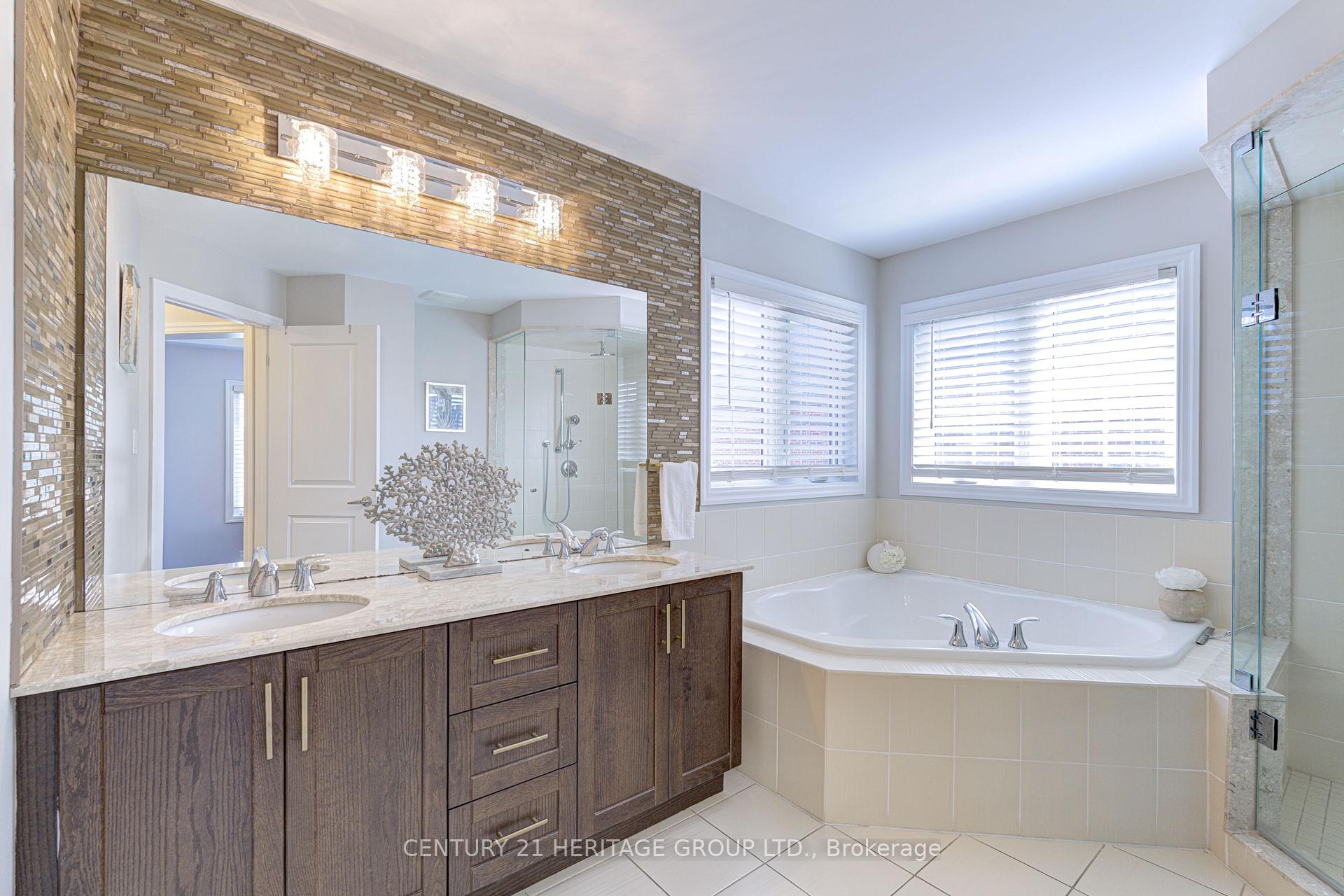 Photo 21 of 57 Robert Berry Crescent, King, King City — HOMEH