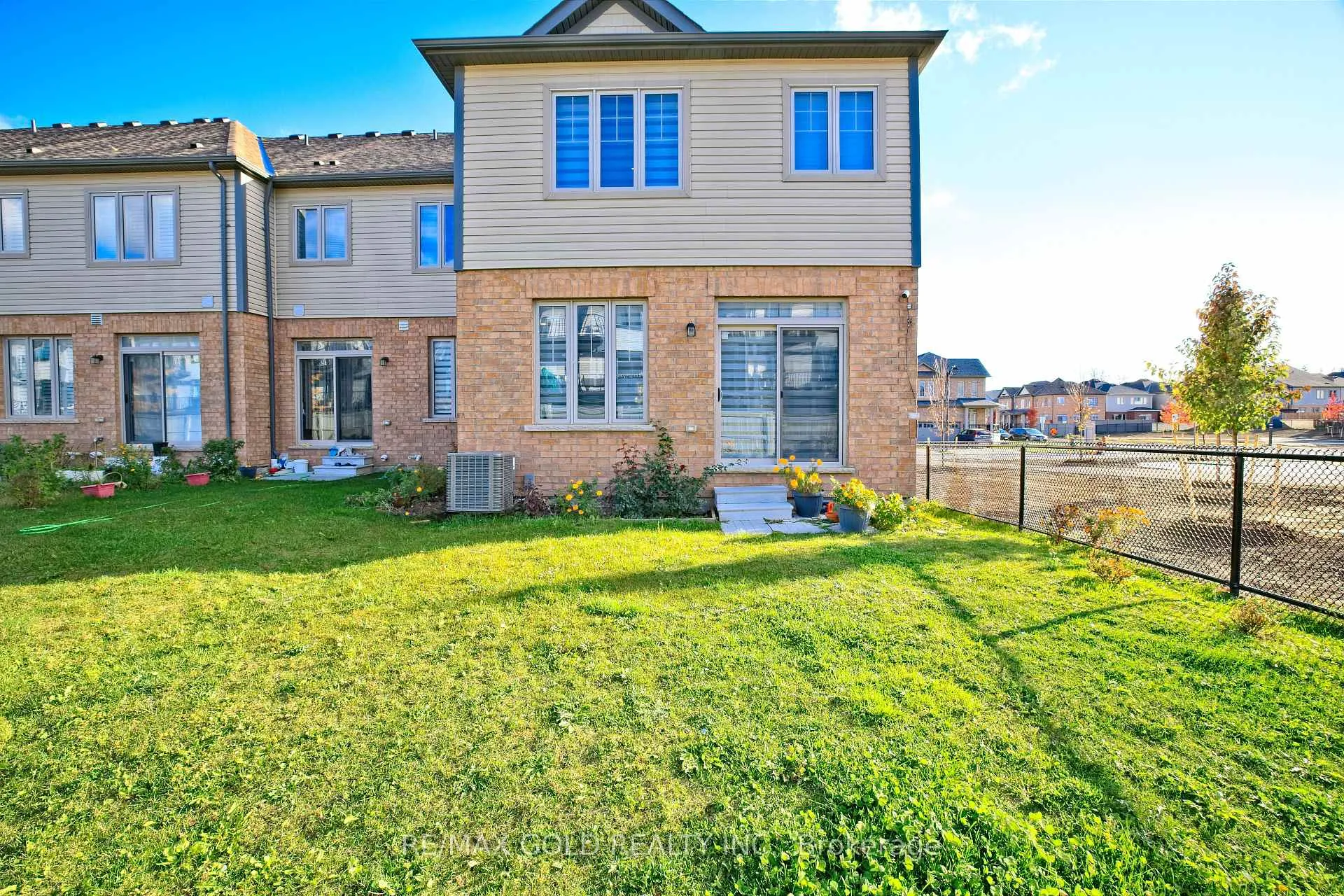 Photo 3 of 71 Gloria Street, Kitchener — HOMEH