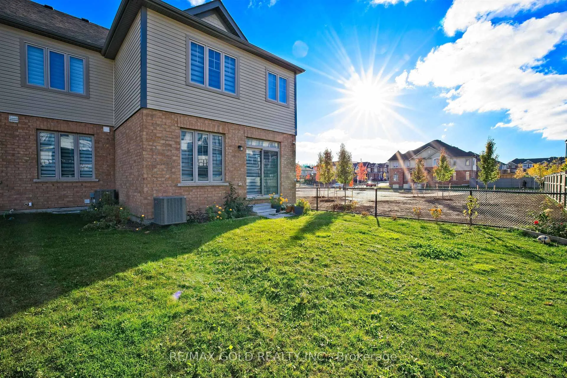 Photo 4 of 71 Gloria Street, Kitchener — HOMEH