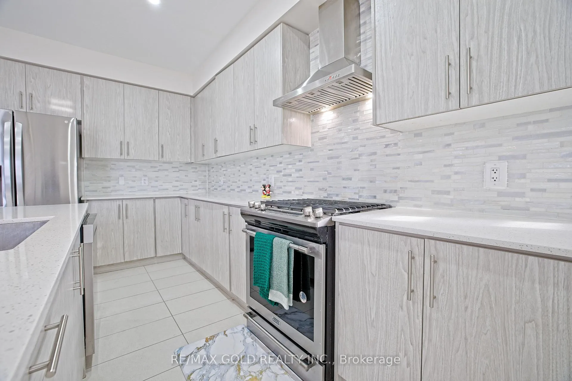 Photo 13 of 71 Gloria Street, Kitchener — HOMEH