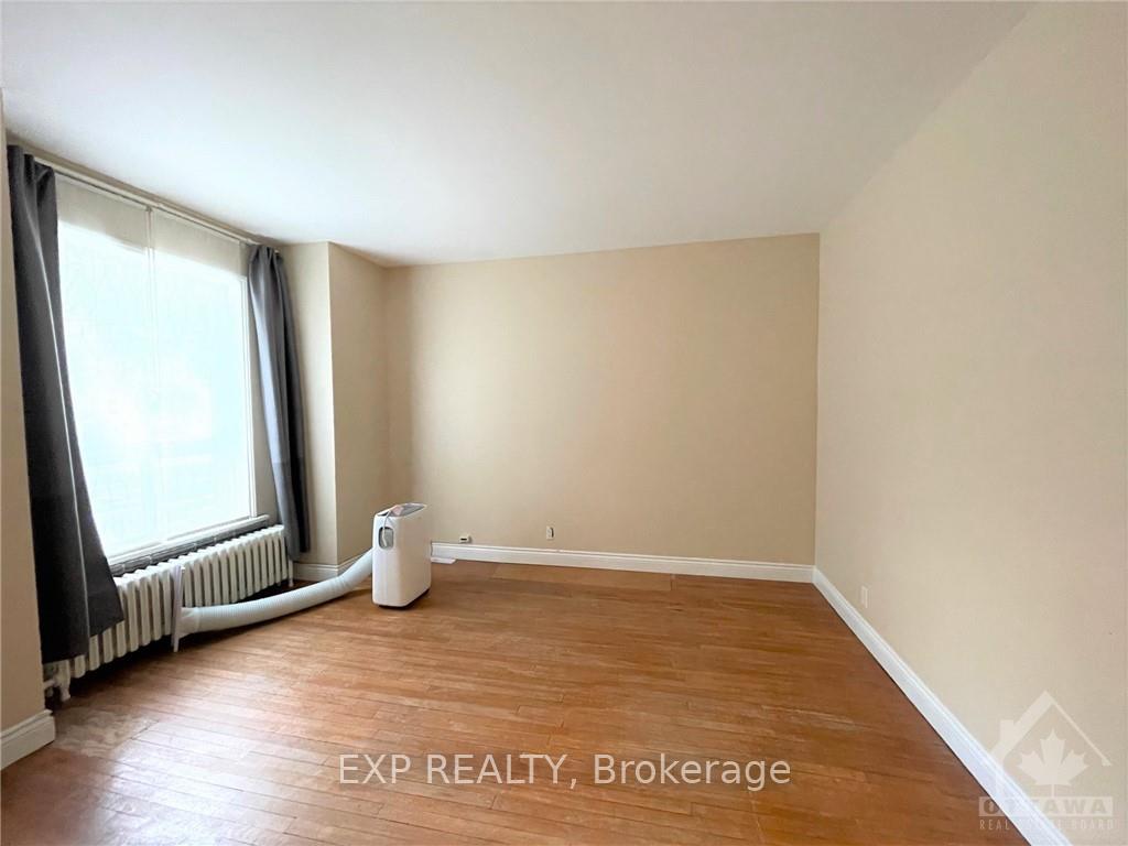 Photo 3 of Unit A, 166 Stewart Street, Ottawa, Sandy Hill — HOMEH