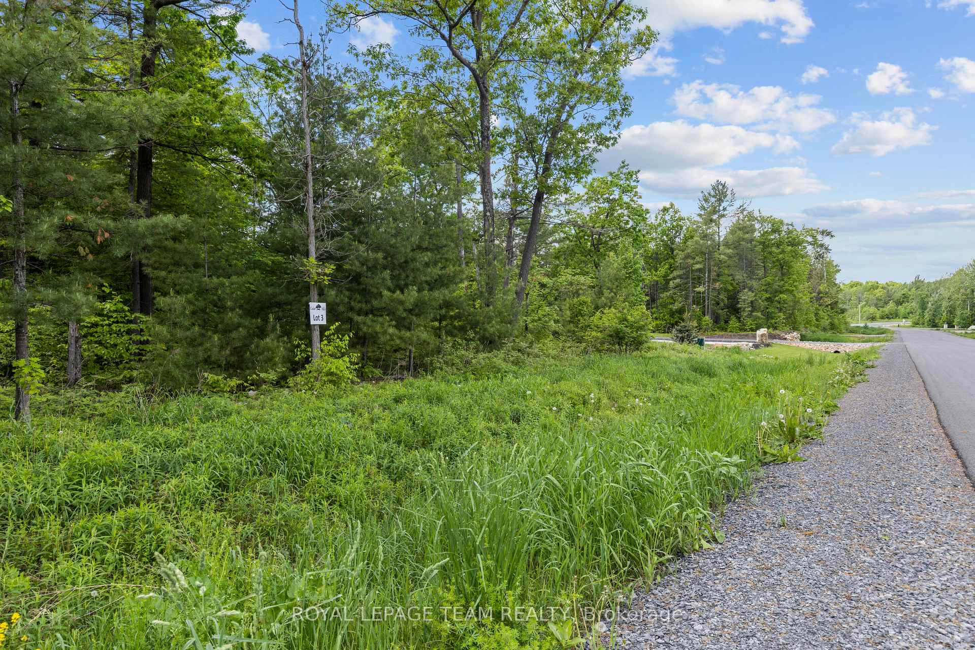 Photo 3 of 148 Derbeyshire Street, Ottawa, Kanata - Kanata (North West) — HOMEH