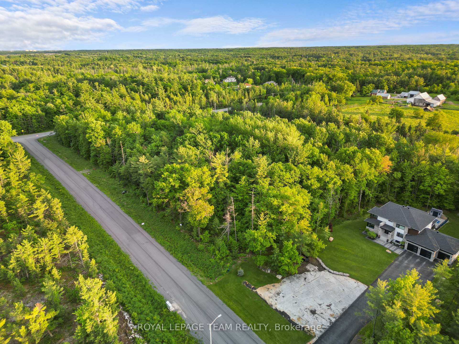 Photo 4 of 148 Derbeyshire Street, Ottawa, Kanata - Kanata (North West) — HOMEH