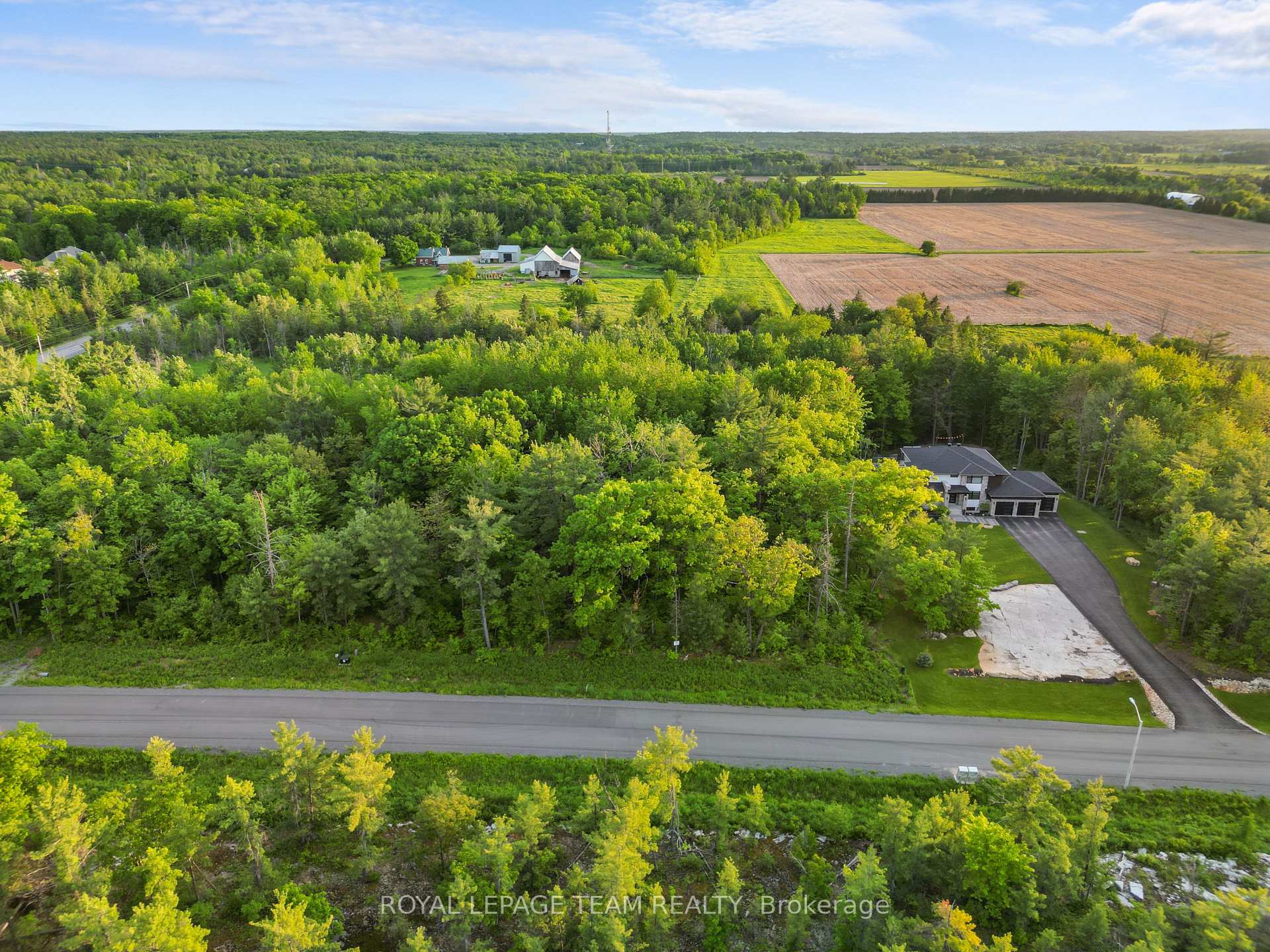 Photo 5 of 148 Derbeyshire Street, Ottawa, Kanata - Kanata (North West) — HOMEH