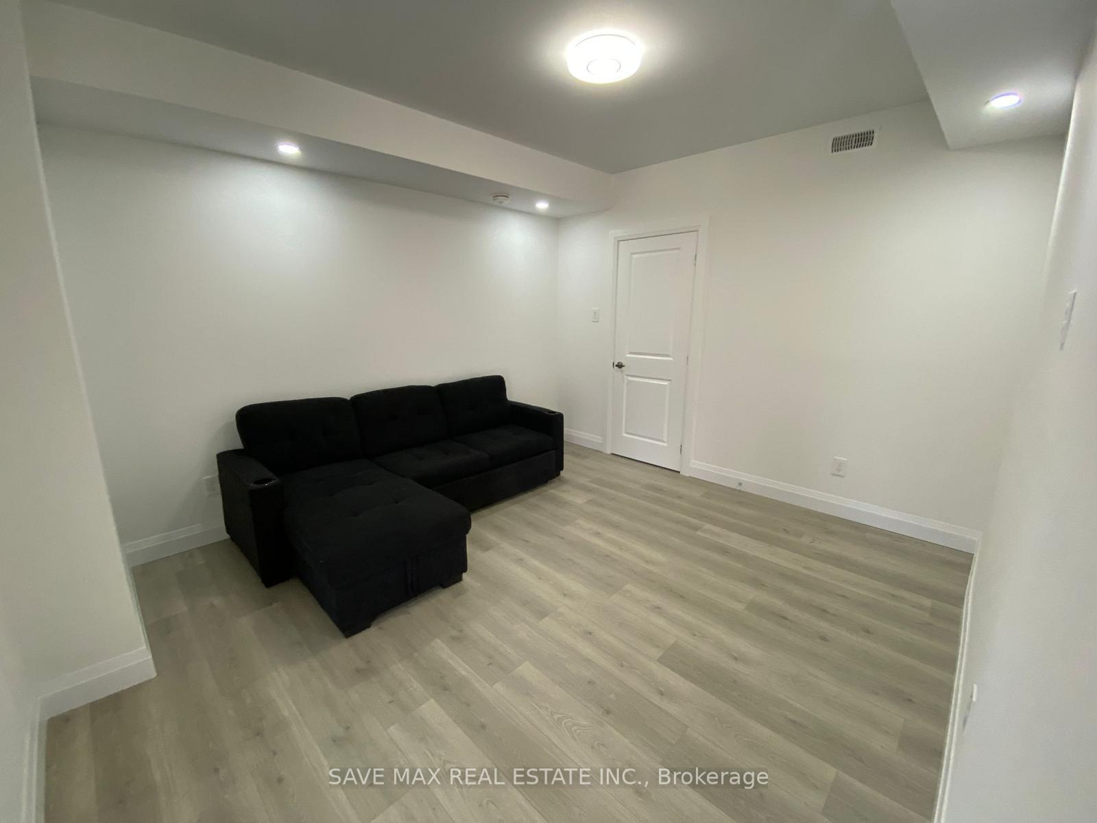 Photo 8 of 528 Nathalie Crescent, Kitchener — HOMEH
