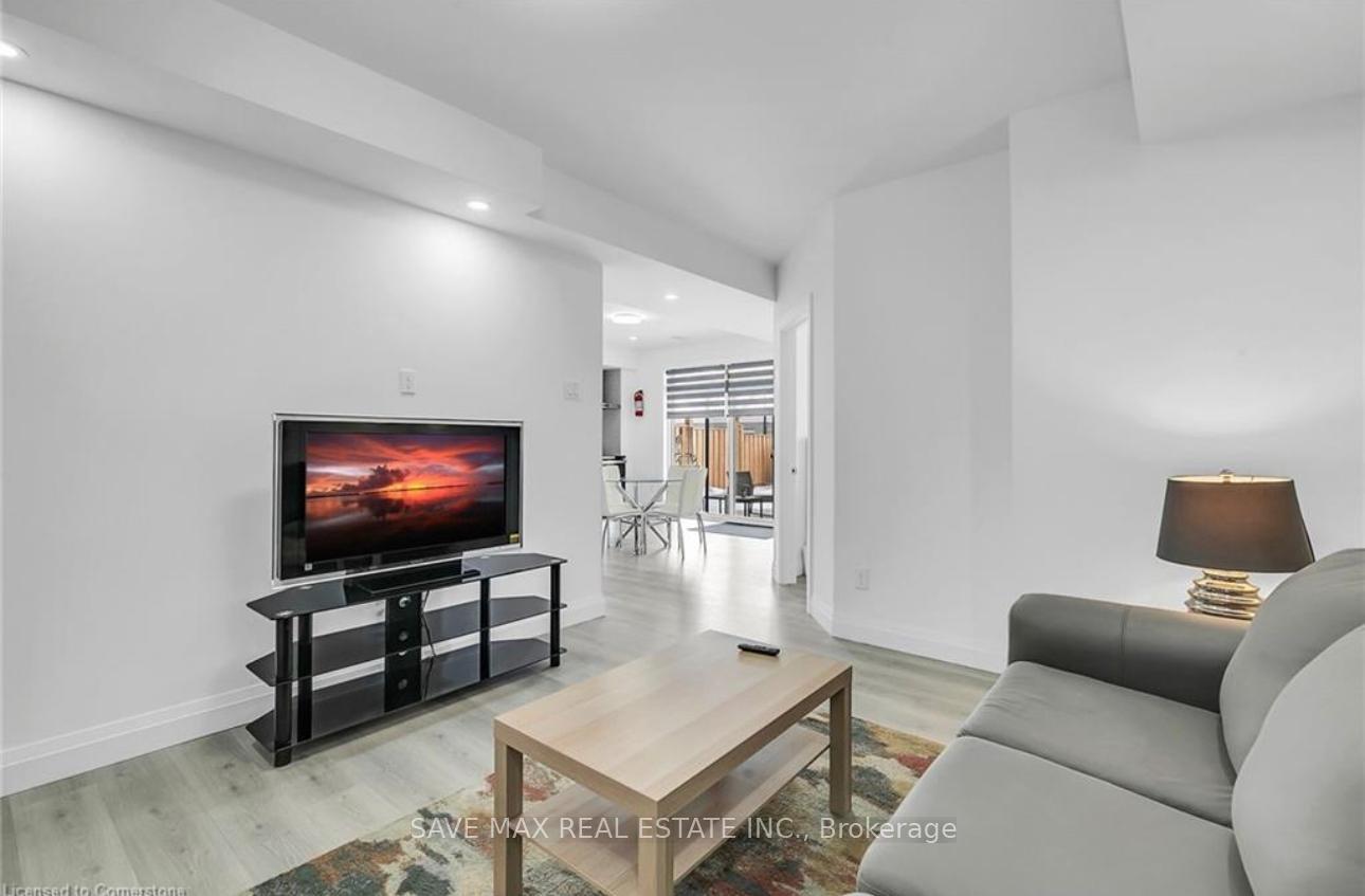 Photo 9 of 528 Nathalie Crescent, Kitchener — HOMEH
