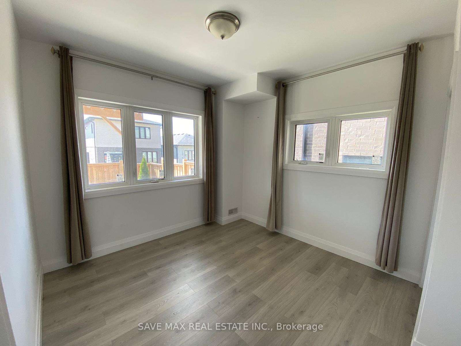 Photo 10 of 528 Nathalie Crescent, Kitchener — HOMEH