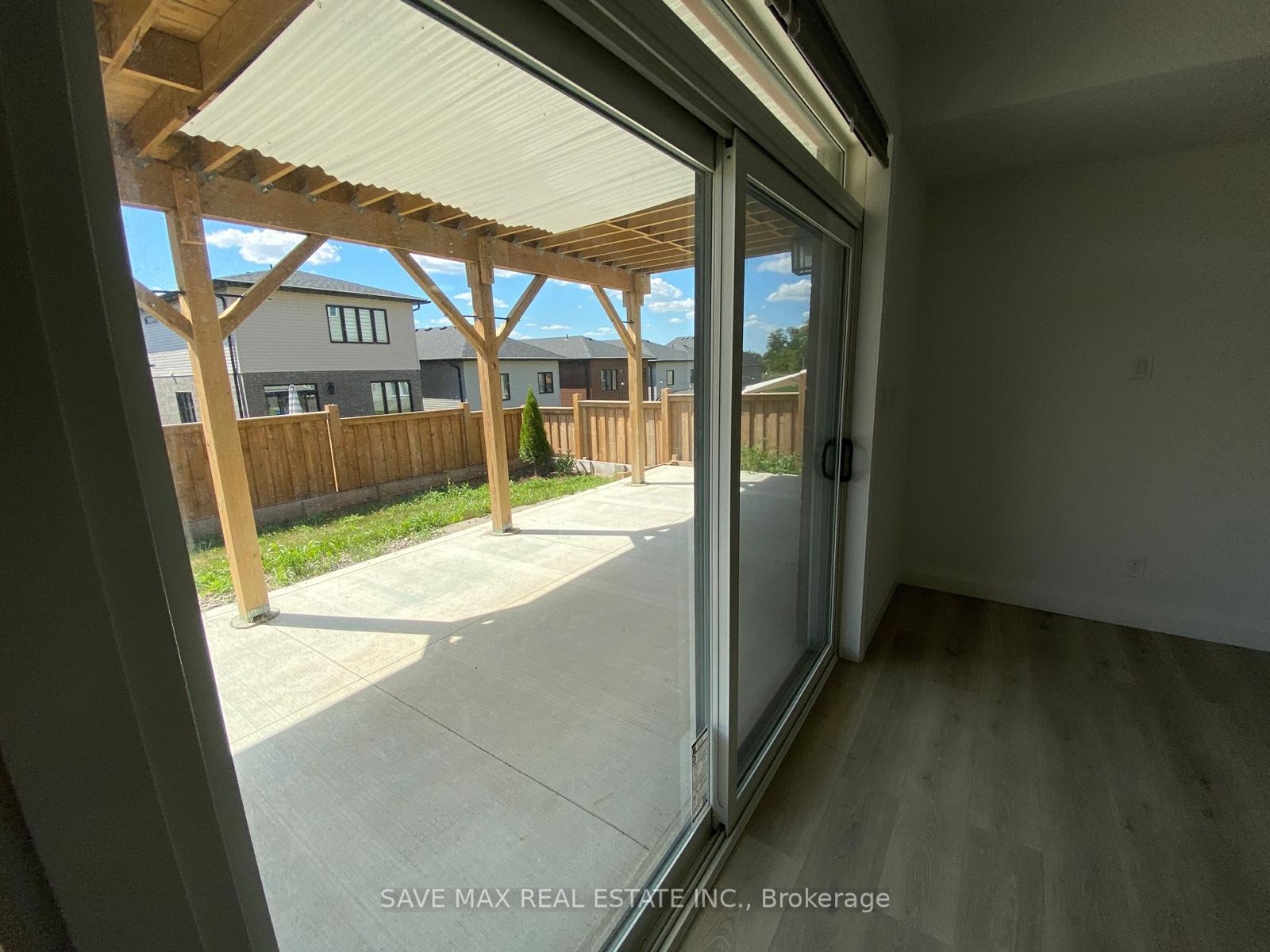 Photo 12 of 528 Nathalie Crescent, Kitchener — HOMEH