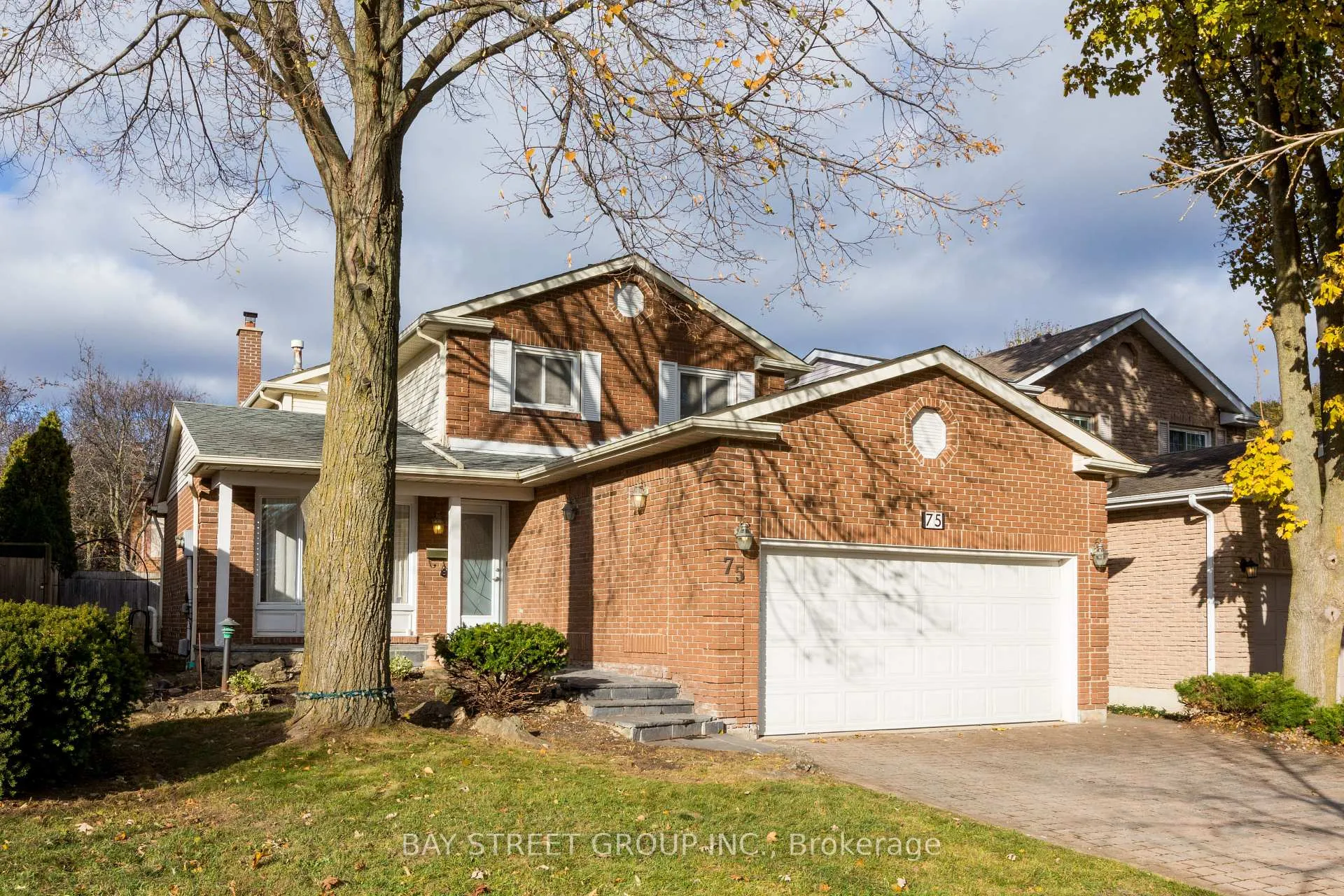 Photo 2 of 75 Breckonwood Crescent, Markham, Aileen-Willowbrook — HOMEH