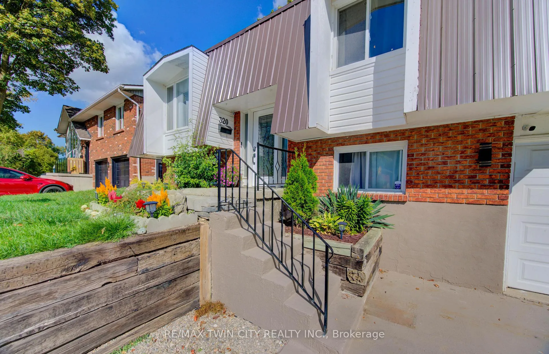 Photo 6 of 320 Country Hill Drive, Kitchener — HOMEH