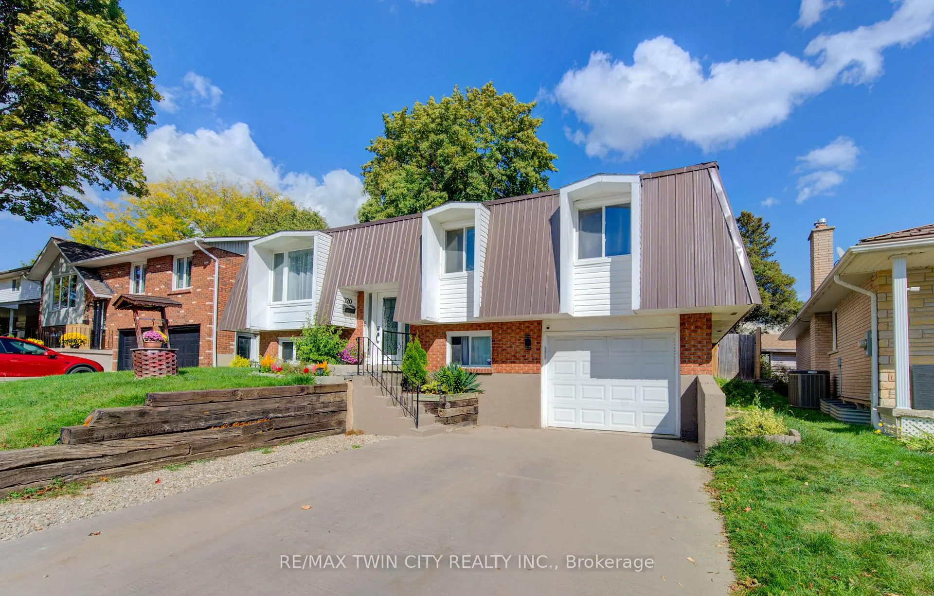 Photo 7 of 320 Country Hill Drive, Kitchener — HOMEH