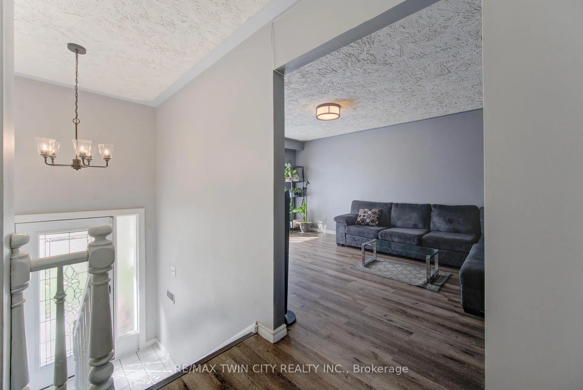 Photo 8 of 320 Country Hill Drive, Kitchener — HOMEH