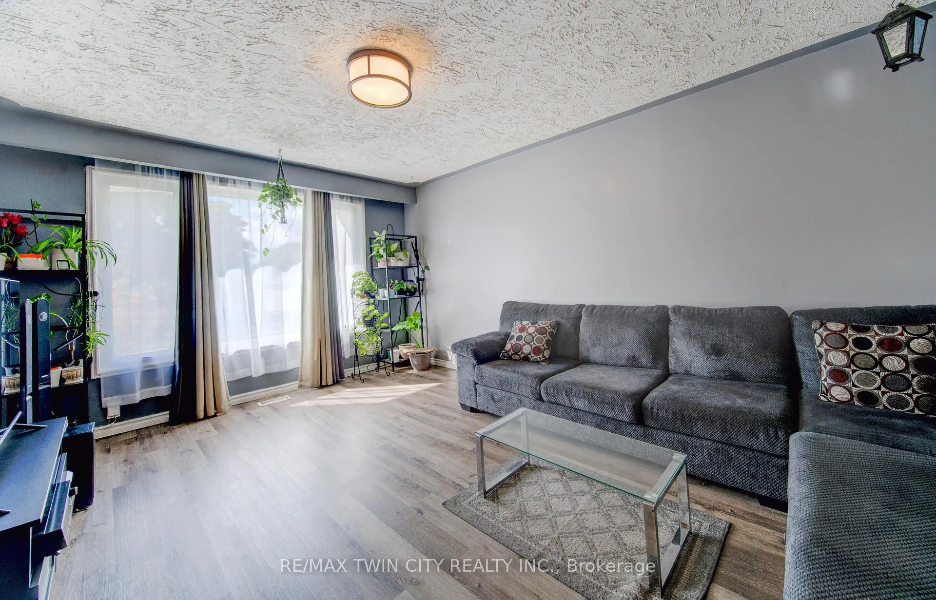 Photo 9 of 320 Country Hill Drive, Kitchener — HOMEH