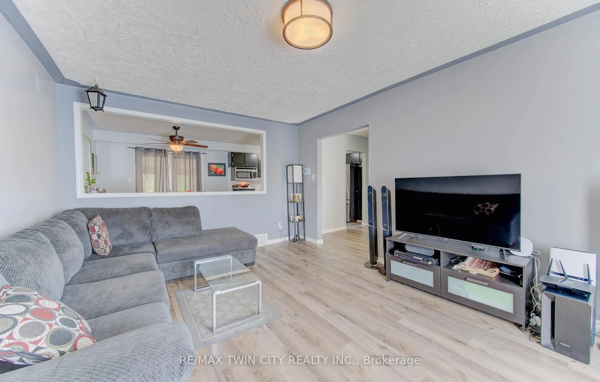 Photo 10 of 320 Country Hill Drive, Kitchener — HOMEH