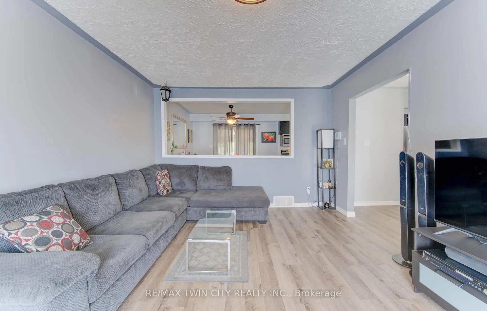 Photo 11 of 320 Country Hill Drive, Kitchener — HOMEH