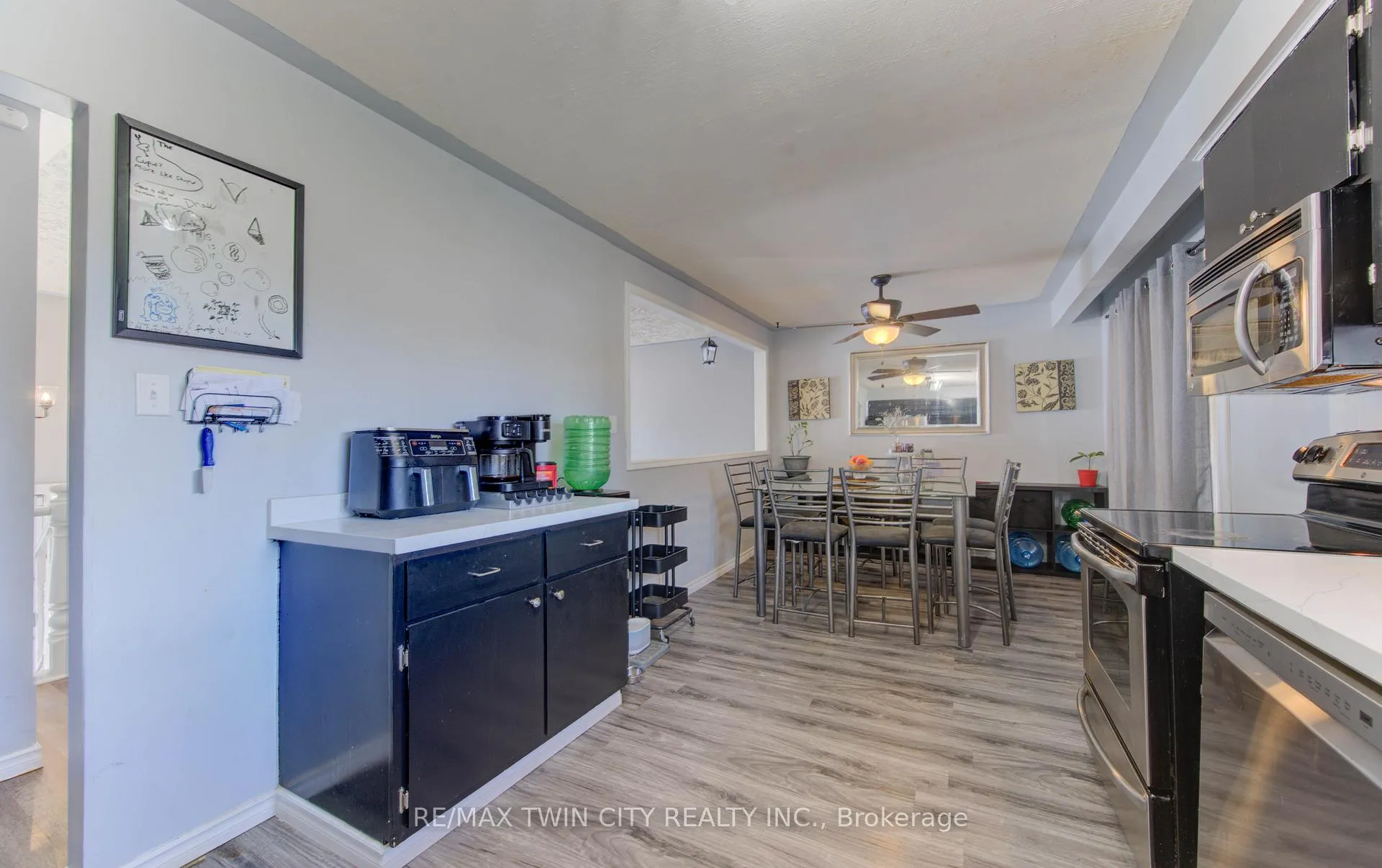Photo 14 of 320 Country Hill Drive, Kitchener — HOMEH