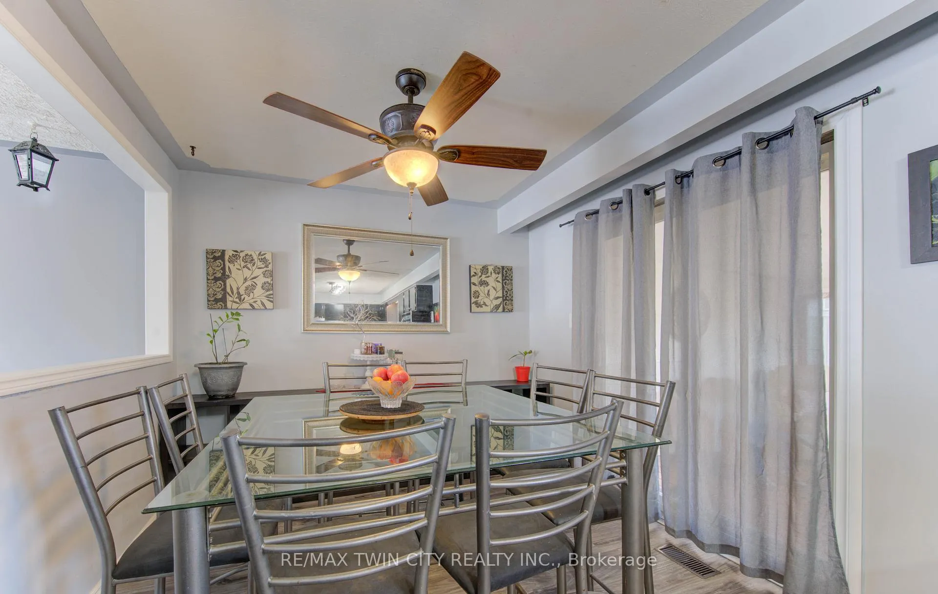 Photo 15 of 320 Country Hill Drive, Kitchener — HOMEH