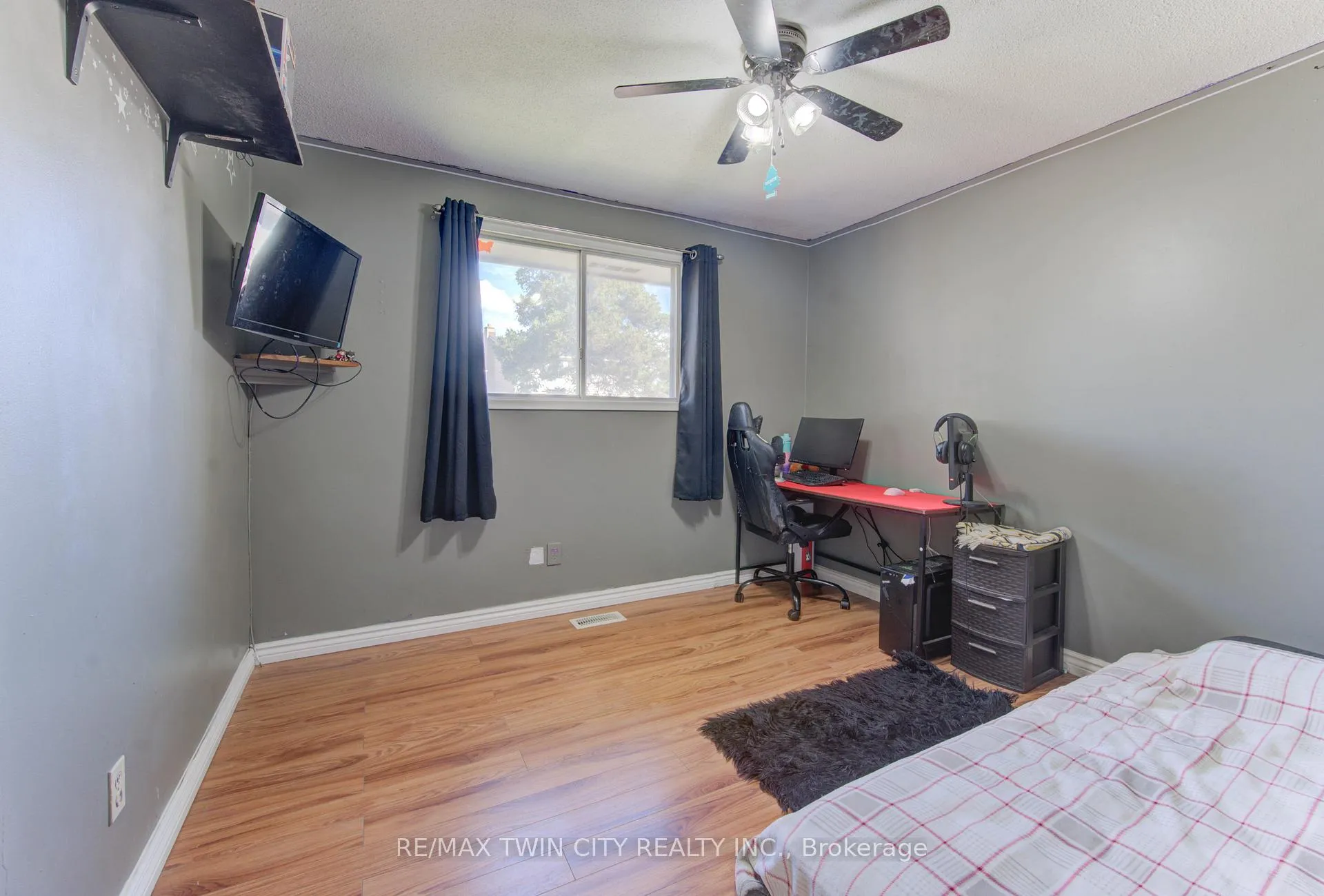 Photo 20 of 320 Country Hill Drive, Kitchener — HOMEH