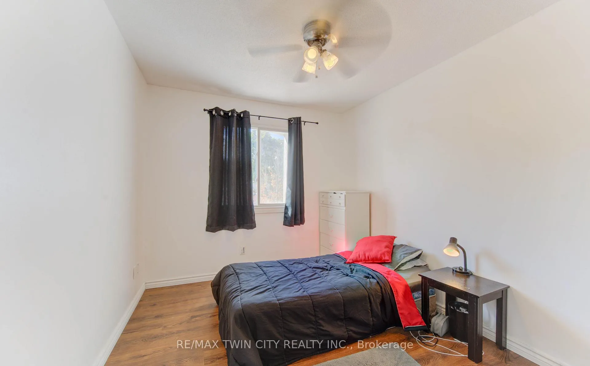 Photo 23 of 320 Country Hill Drive, Kitchener — HOMEH