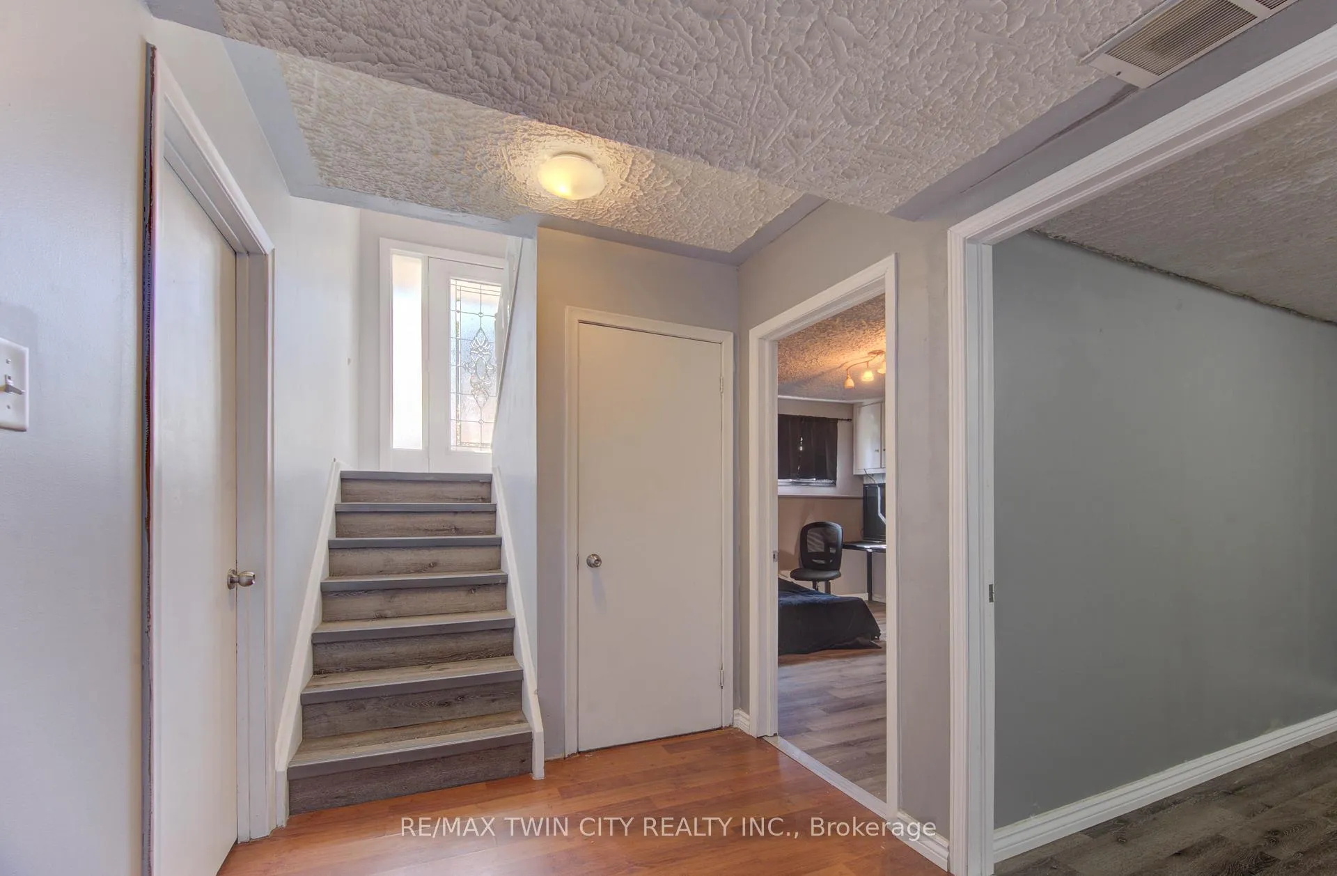 Photo 28 of 320 Country Hill Drive, Kitchener — HOMEH