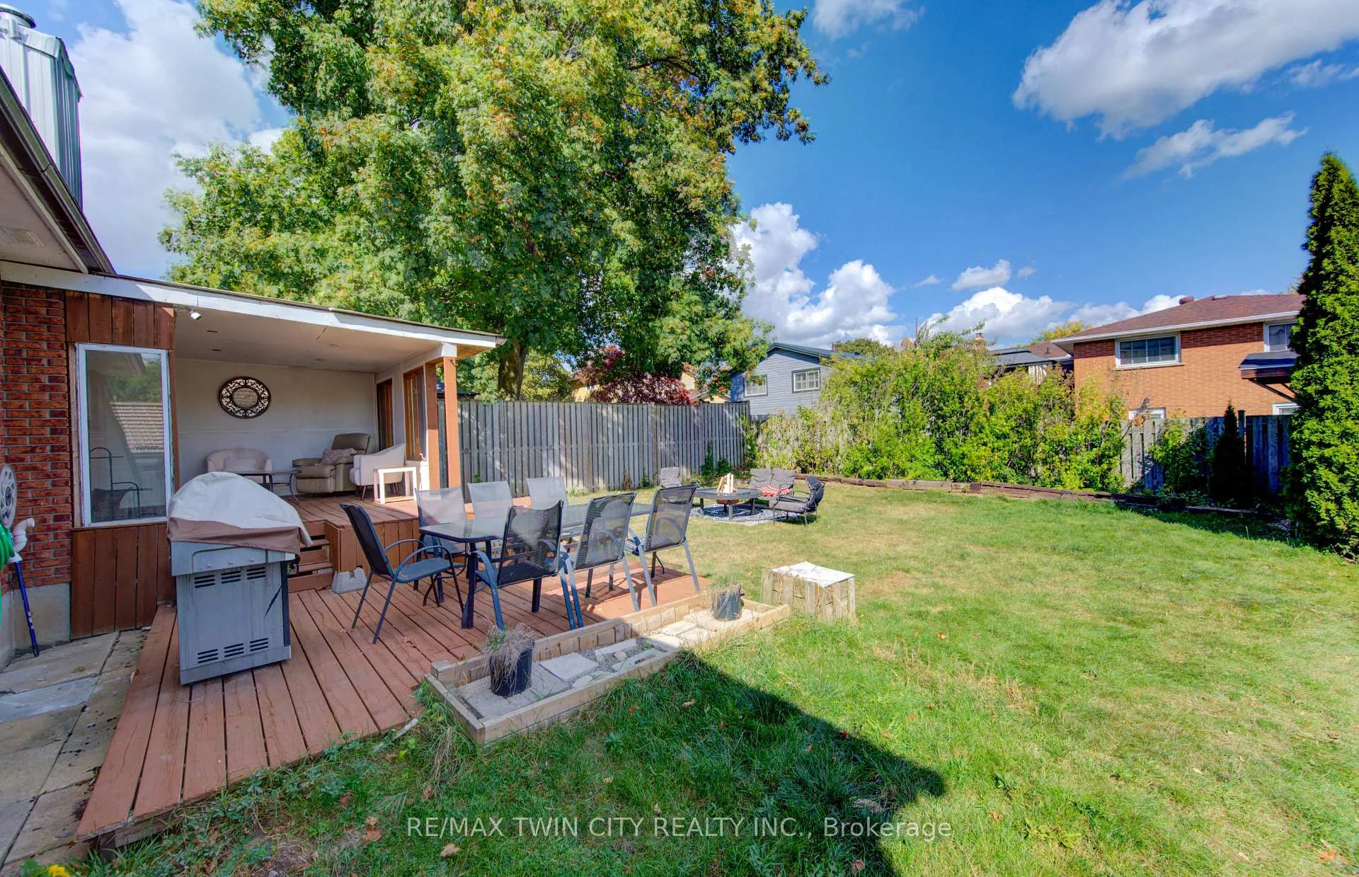 Photo 33 of 320 Country Hill Drive, Kitchener — HOMEH