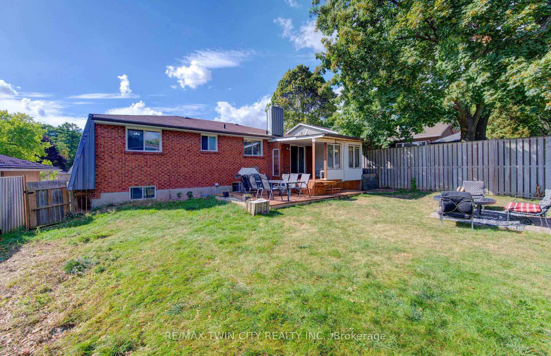 Photo 34 of 320 Country Hill Drive, Kitchener — HOMEH
