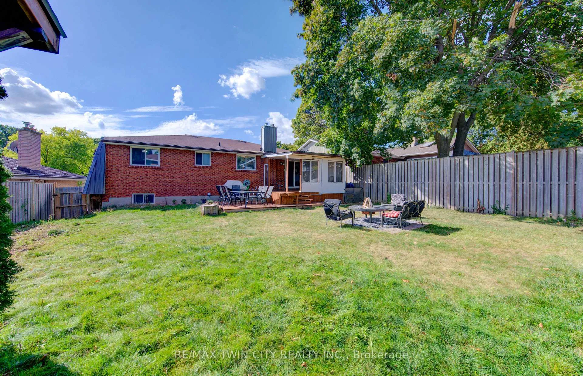 Photo 35 of 320 Country Hill Drive, Kitchener — HOMEH