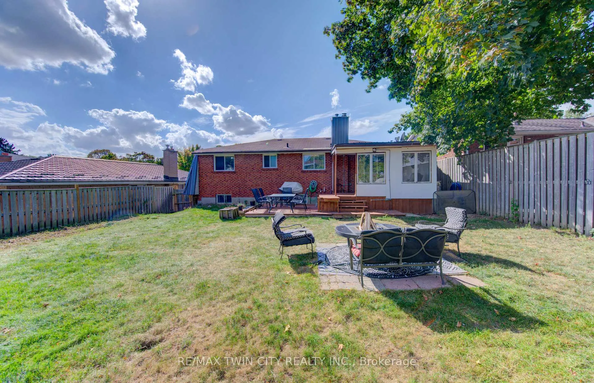 Photo 36 of 320 Country Hill Drive, Kitchener — HOMEH