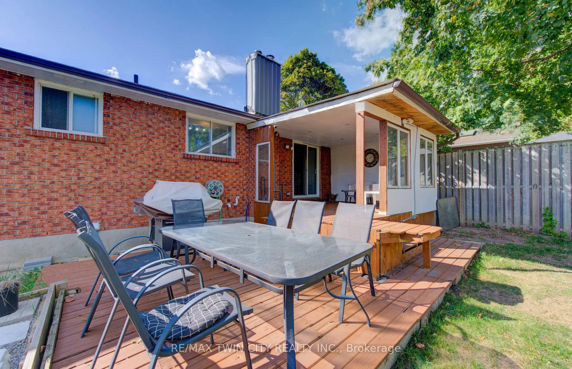 Photo 38 of 320 Country Hill Drive, Kitchener — HOMEH