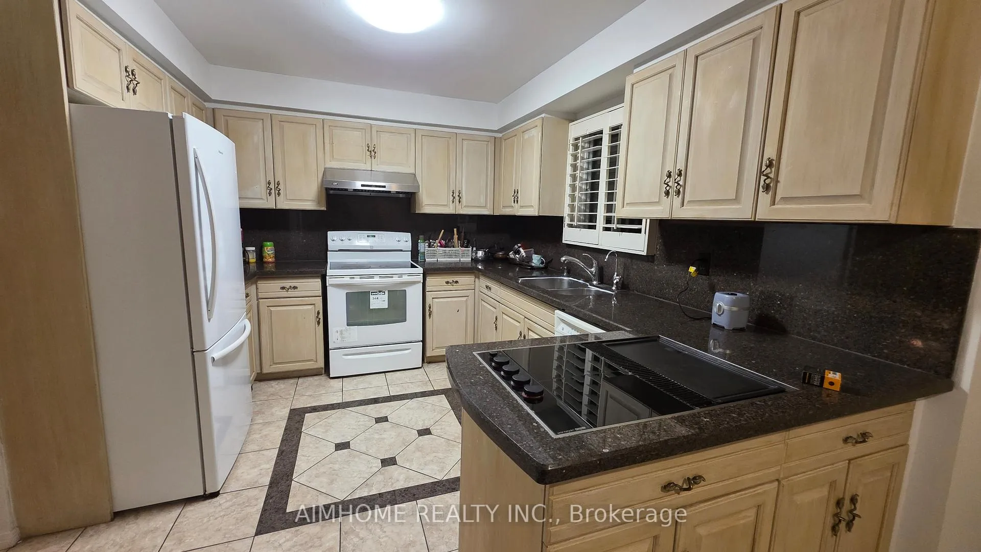 Photo 3 of 18 Brookshire Circle, Markham, Thornlea — HOMEH