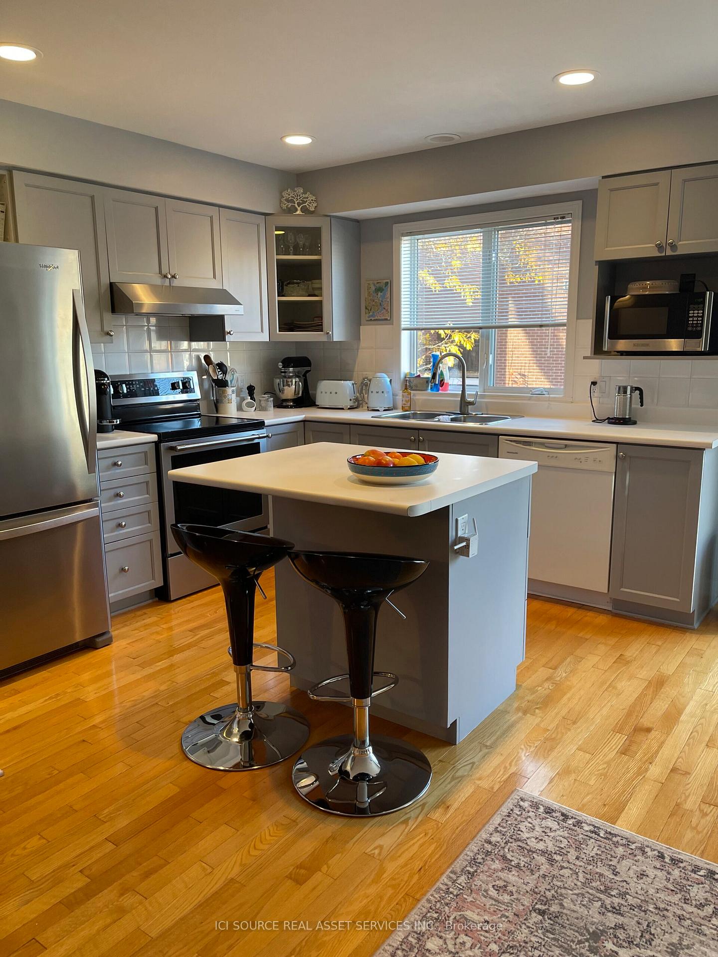 Photo 2 of 2 Thorburn Private, Ottawa, Lower Town — HOMEH