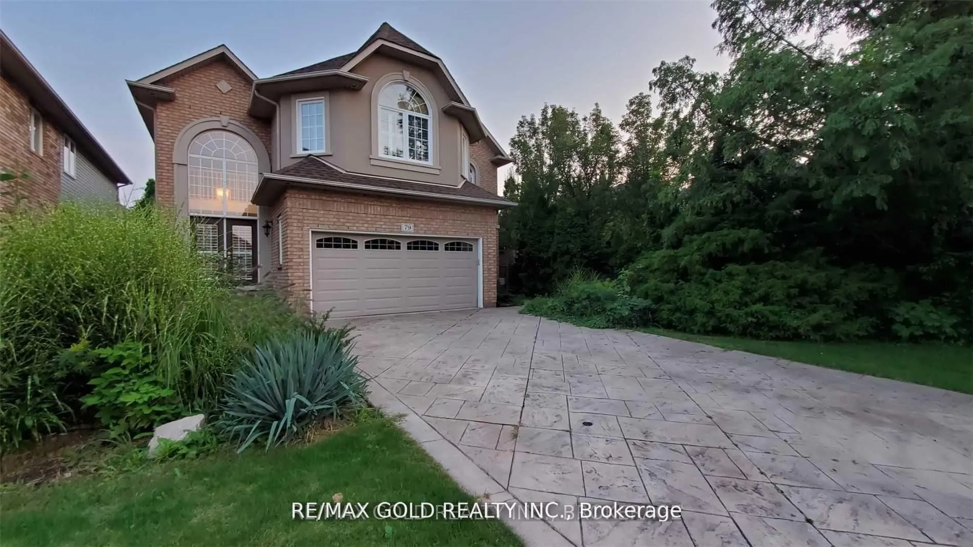 Photo 2 of 79 Surrey Drive, Hamilton, Ancaster — HOMEH