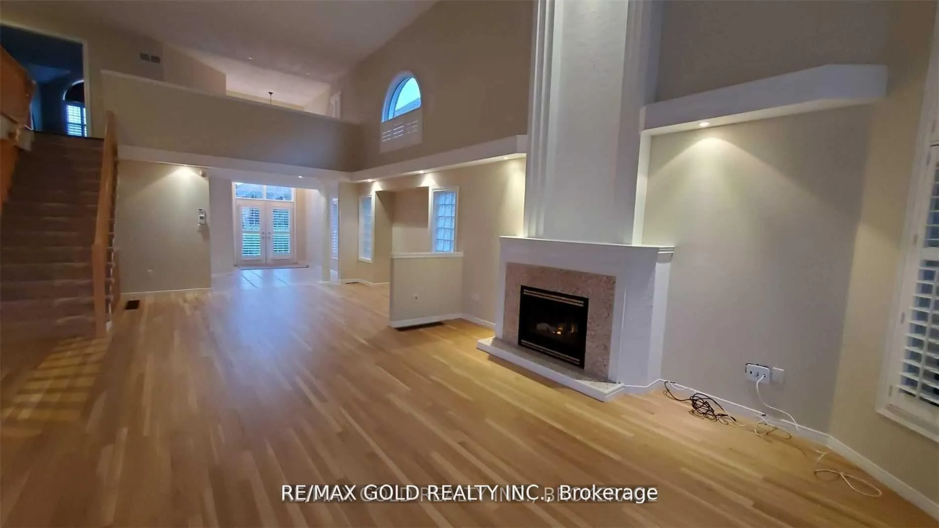 Photo 9 of 79 Surrey Drive, Hamilton, Ancaster — HOMEH