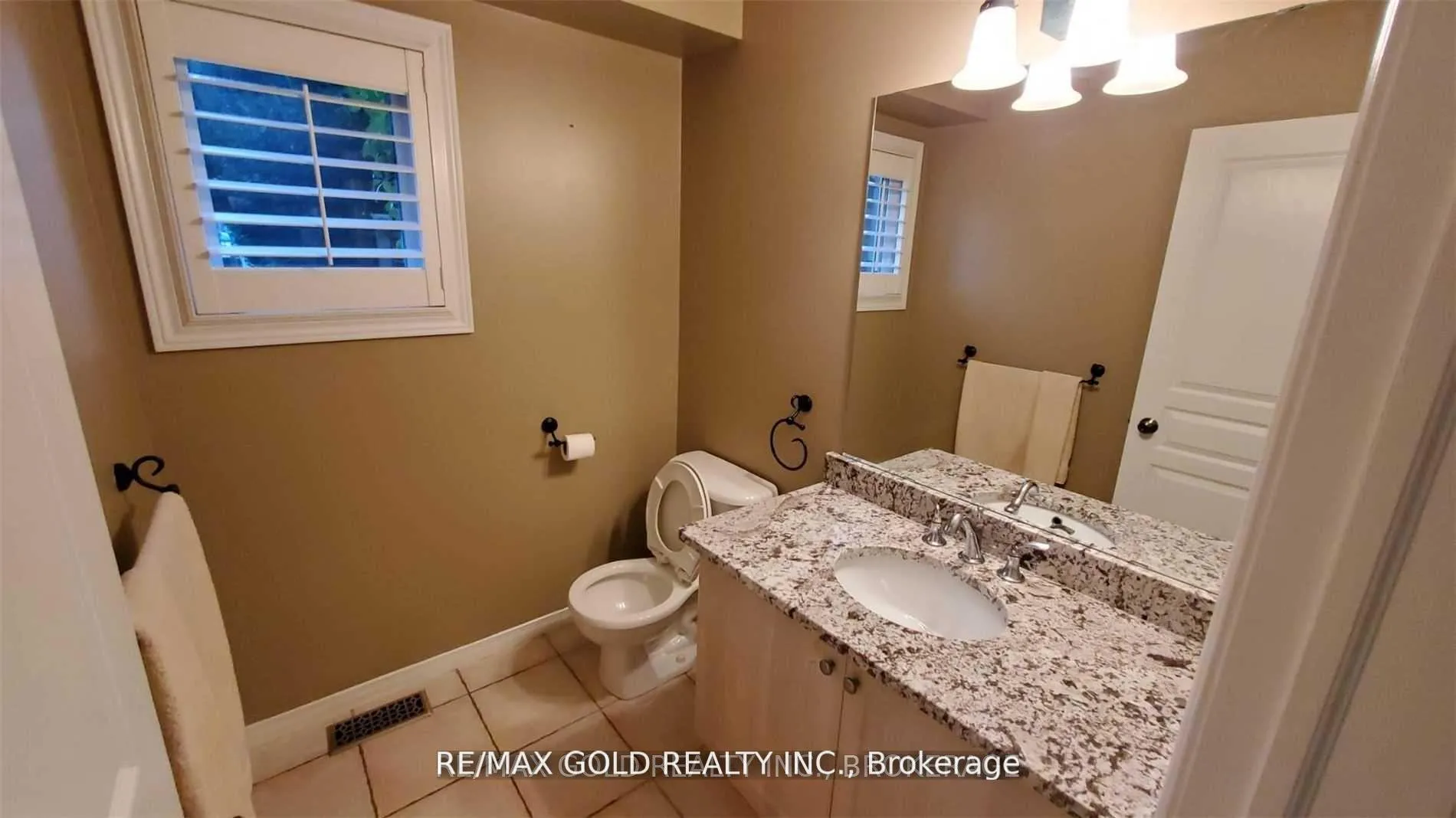 Photo 11 of 79 Surrey Drive, Hamilton, Ancaster — HOMEH