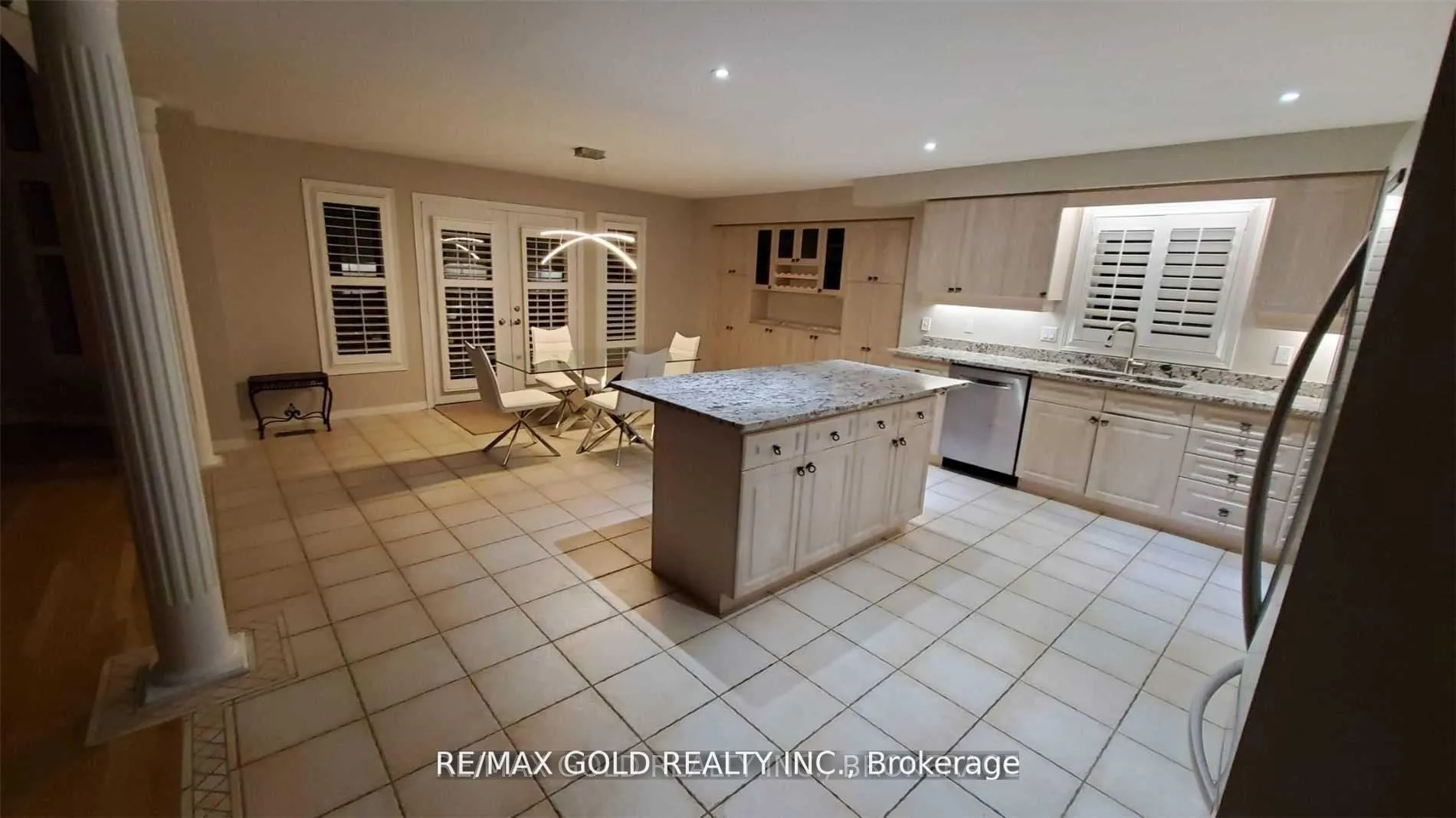 Photo 13 of 79 Surrey Drive, Hamilton, Ancaster — HOMEH
