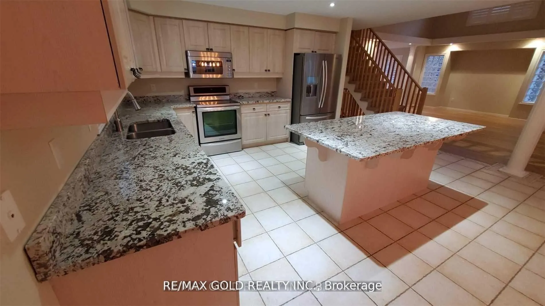 Photo 15 of 79 Surrey Drive, Hamilton, Ancaster — HOMEH